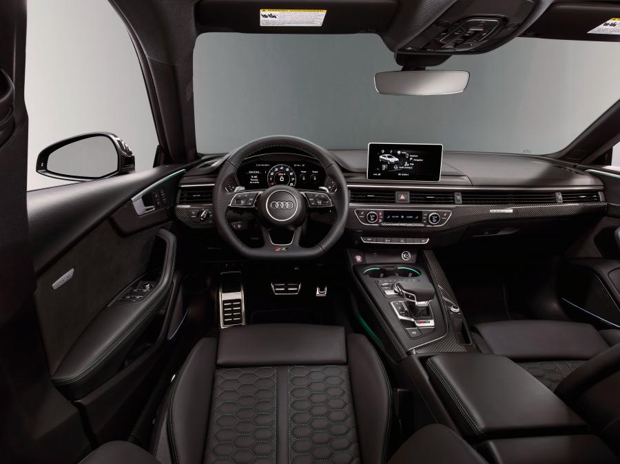 Торпедо Audi RS5 Sportback 2018 года  (NA) (фото 8 из 40)